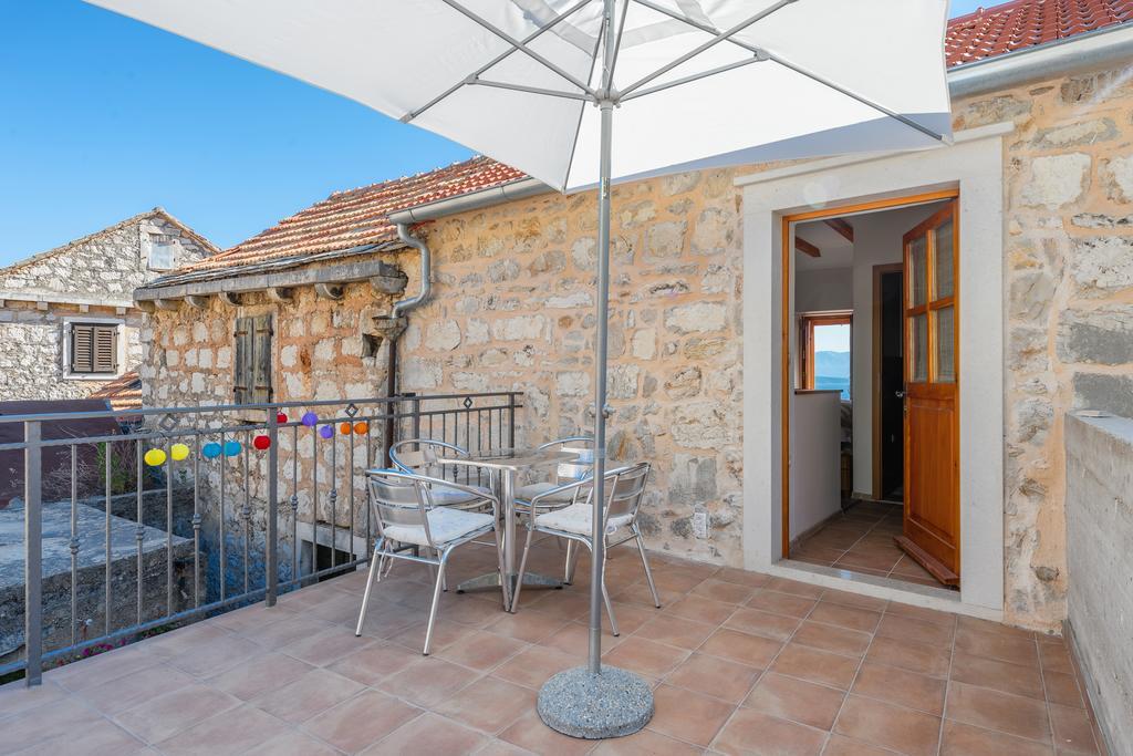 Apartment Pod Kastilom Jelsa  Exterior photo