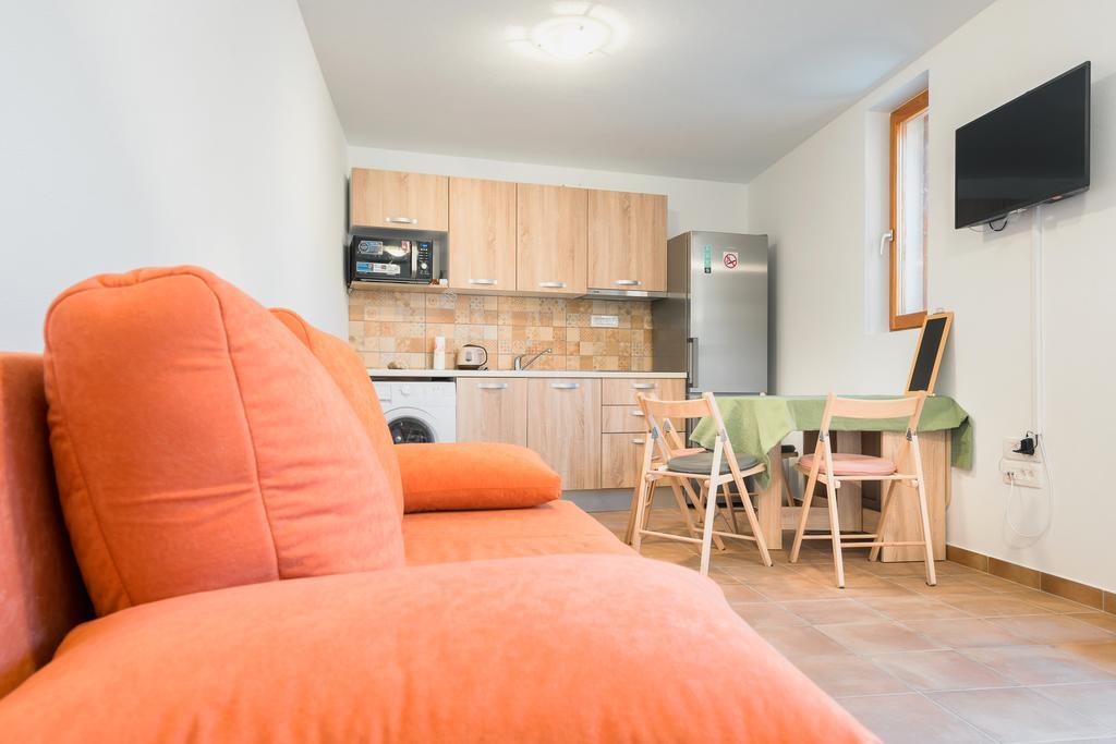 Apartment Pod Kastilom Jelsa  Exterior photo