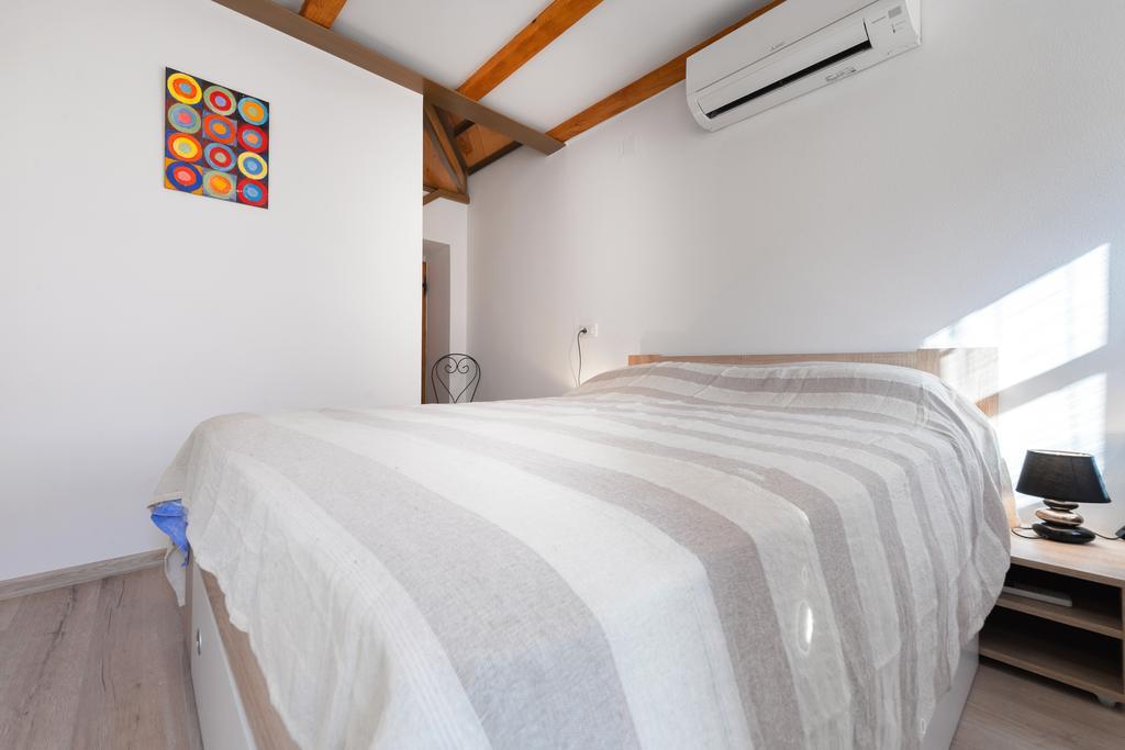 Apartment Pod Kastilom Jelsa  Exterior photo