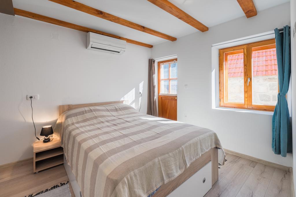 Apartment Pod Kastilom Jelsa  Exterior photo