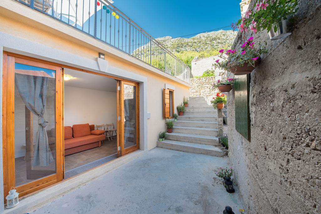 Apartment Pod Kastilom Jelsa  Exterior photo